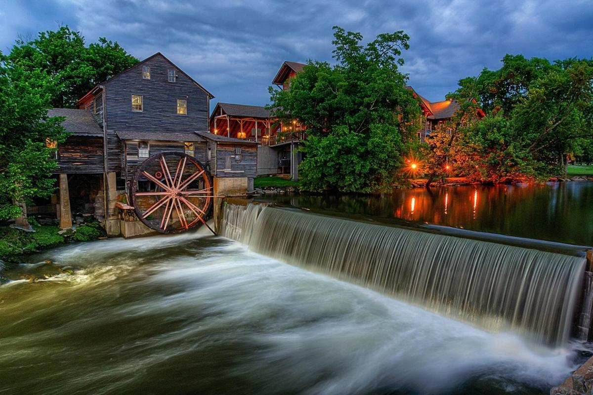 The Tiny Barn, 1089 Free Tickets Each Paid Day, Dollywood And More Sevierville Buitenkant foto