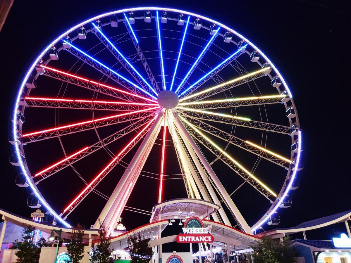 The Tiny Barn, 1089 Free Tickets Each Paid Day, Dollywood And More Sevierville Buitenkant foto