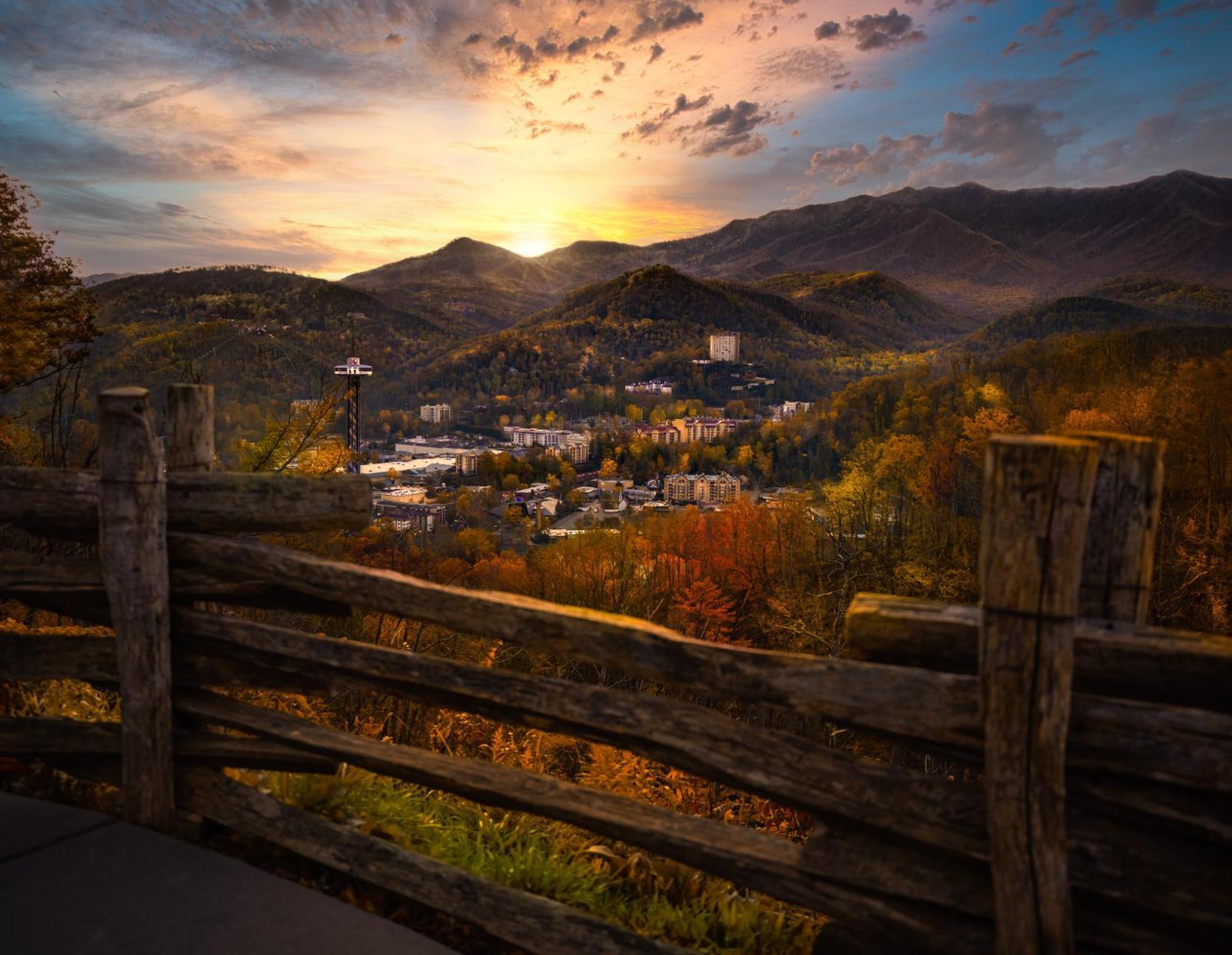 The Tiny Barn, 1089 Free Tickets Each Paid Day, Dollywood And More Sevierville Buitenkant foto
